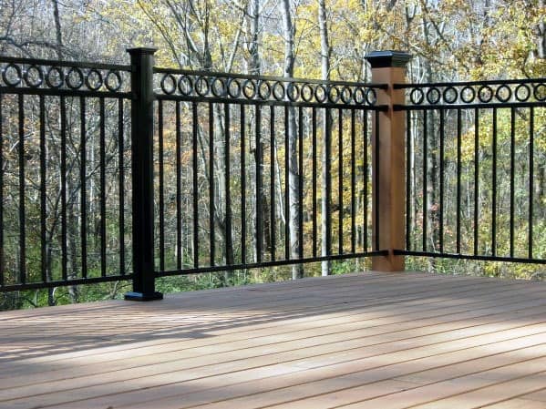 10 Stunning Metal Deck Railing Ideas for a Modern Outdoor Space - Image 4