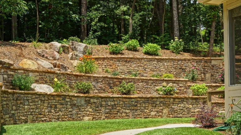 Natural Rock Retaining Wall Ideas: 7 Stunning Designs for Your Landscape - Image 4